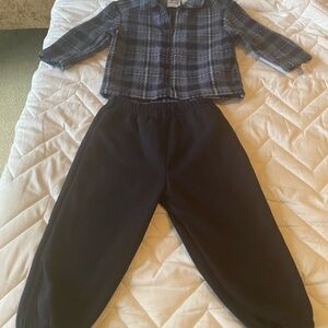 Brand new two piece infant boy set in size 24 months
